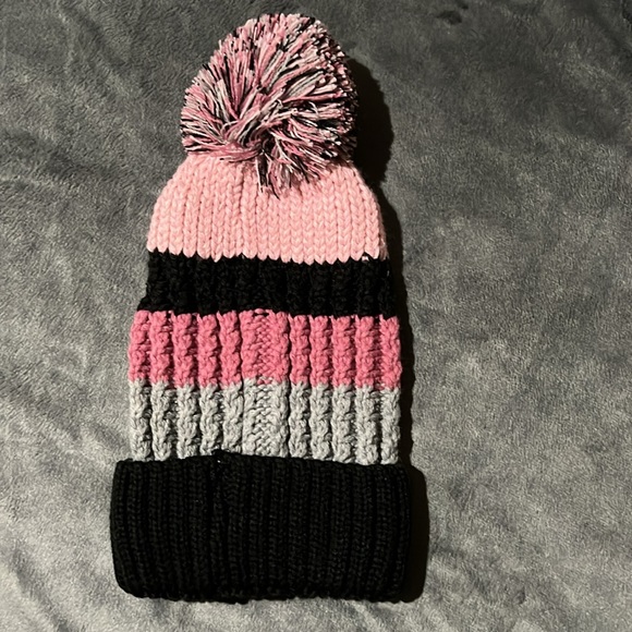 Knitted beanie NWT - Picture 2 of 2